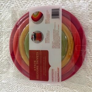 NWT 4-Pack Silicone Trivets in‎ Red, Orange, Yellow, Green